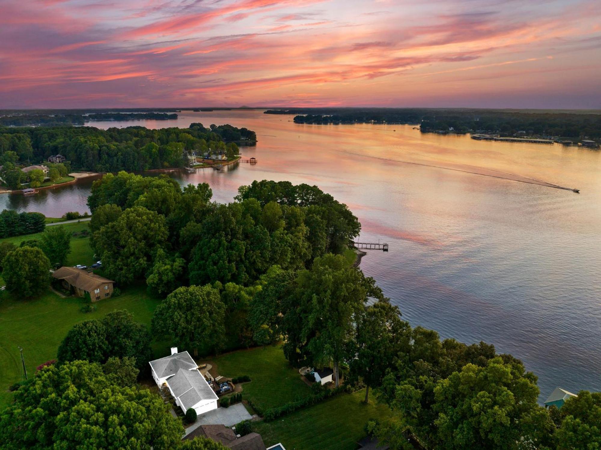 Lakefront Living Mooresville Eksteriør billede